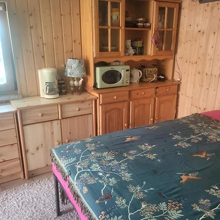 Holzhaeusl Am Fusse Des Liliensteins