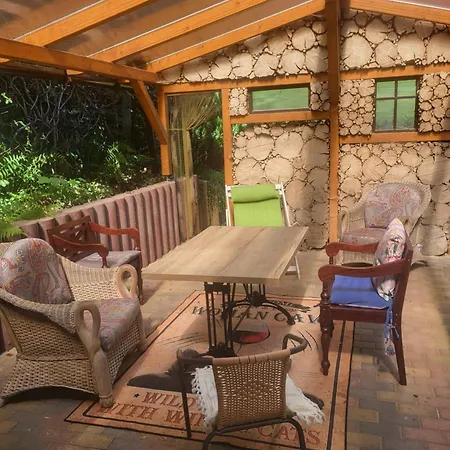 Holzhaeusl Am Fusse Des Liliensteins *